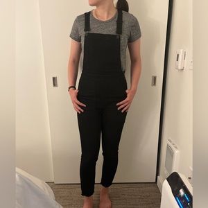 SMALL Madewell skinny jeans overalls in lunar wash black
